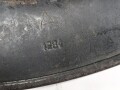 Luftwaffe, Stahlhelmglocke Modell 1935. Originallack, das Hakenkreuz passend zum Adler zu etwa 60-70% erhalten. SE66, ungereinigt