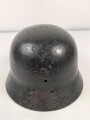 Luftwaffe, Stahlhelmglocke Modell 1935. Originallack, das Hakenkreuz passend zum Adler zu etwa 60-70% erhalten. SE66, ungereinigt
