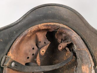 Luftwaffe, Stahlhelm Modell 1940.  In allen Teilen original und zusammengehörig, Hersteller nicht lesbar, 66er Glocke. Ungereinigtes Stück, das Hakenkreuz vollständig erhalten