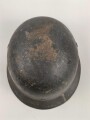 Luftwaffe, Stahlhelm Modell 1940.  In allen Teilen original und zusammengehörig, Hersteller nicht lesbar, 66er Glocke. Ungereinigtes Stück, das Hakenkreuz vollständig erhalten