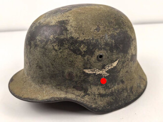 Luftwaffe, Stahlhelm Rautarn Modell 1940.  In allen Teilen original und zusammengehörig, Hersteller SE66. Ungereinigtes Stück, das Hakenkreuz wie der Adler zu etwa 60-70% erhalten.