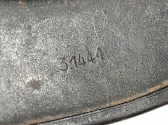 Luftwaffe, Stahlhelm Rautarn Modell 1940.  In allen Teilen original und zusammengehörig, Hersteller SE66. Ungereinigtes Stück, das Hakenkreuz wie der Adler zu etwa 60-70% erhalten.