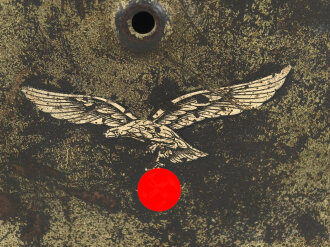 Luftwaffe, Stahlhelm Rautarn Modell 1940.  In allen Teilen original und zusammengehörig, Hersteller SE66. Ungereinigtes Stück, das Hakenkreuz wie der Adler zu etwa 60-70% erhalten.