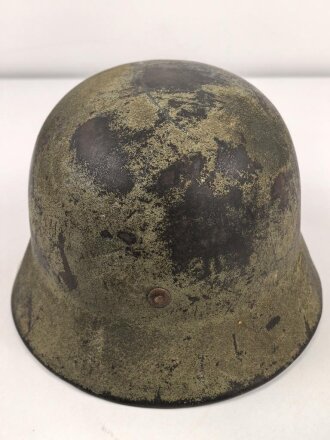 Luftwaffe, Stahlhelm Rautarn Modell 1940.  In allen Teilen original und zusammengehörig, Hersteller SE66. Ungereinigtes Stück, das Hakenkreuz wie der Adler zu etwa 60-70% erhalten.