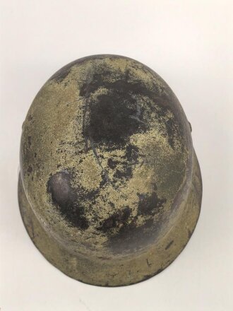 Luftwaffe, Stahlhelm Rautarn Modell 1940.  In allen Teilen original und zusammengehörig, Hersteller SE66. Ungereinigtes Stück, das Hakenkreuz wie der Adler zu etwa 60-70% erhalten.