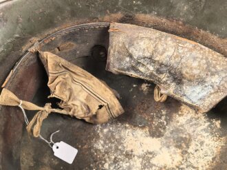 1. Weltkrieg, Stahlhelm Modell 1916. Ungereinigtes Souvenir eines amerikanischen Soldaten im 1. Weltkrieg