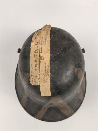 1. Weltkrieg, Stahlhelm Modell 1916. Ungereinigtes Souvenir eines amerikanischen Soldaten im 1. Weltkrieg