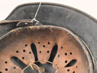 Luftwaffe, Stahlhelm Rautarn Modell 1935. In allen Teilen original und zusammengehörig, Hersteller  nicht sichtbar, 64er Glocke. Ungereinigtes Stück