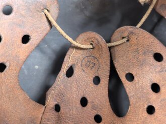 Luftwaffe, Stahlhelm Rautarn Modell 1935. In allen Teilen original und zusammengehörig, Hersteller  nicht sichtbar, 64er Glocke. Ungereinigtes Stück