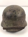 Luftwaffe, Stahlhelm Rautarn Modell 1935. In allen Teilen original und zusammengehörig, Hersteller  nicht sichtbar, 64er Glocke. Ungereinigtes Stück