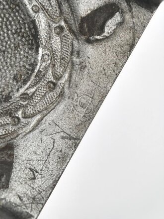 Afrikakorps Luftwaffe, Koppelschloss mit weisser Webzunge. Eisen, Hersteller GB. Getragenes Stück, der Hakenfang abgerissen.