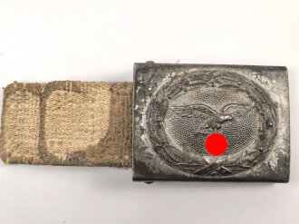 Afrikakorps Luftwaffe, Koppelschloss mit weisser Webzunge. Eisen, Hersteller GB. Getragenes Stück, der Hakenfang abgerissen.