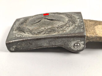 Afrikakorps Luftwaffe, Koppelschloss mit weisser Webzunge. Eisen, Hersteller GB. Getragenes Stück, der Hakenfang abgerissen.