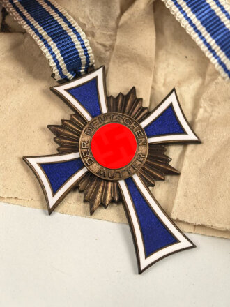 Ehrenkreuz der Deutschen Mutter in bronze, an langem...