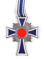 Ehrenkreuz der Deutschen Mutter in bronze, an langem Band. Nicht verausgabtes Stück, aus altem Bestand eines höchstwahrscheinlich Österreichischen Herstellers.
