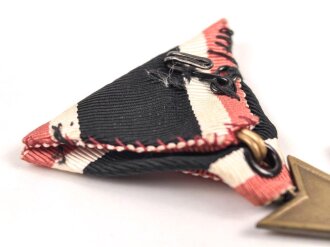 Kriegsverdienstkreuz 2. Klasse mit Schwertern , österreichische Trageweise am Dreiecksband