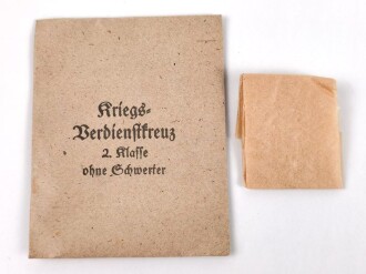Kriegsverdienstkreuz 2. Klasse ohne Schwerter , kein Hersteller  im Bandring. Original verpackt,  In der zugehörigen Tüte, der Hersteller ausgeschnitten