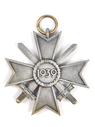 Kriegsverdienstkreuz 2. Klasse mit Schwertern , Hersteller "53" im Bandring für Glaser & Sohn Dresden. Ungetragenes Stück, in der originalen Verpackung und zugehörigen Tüte