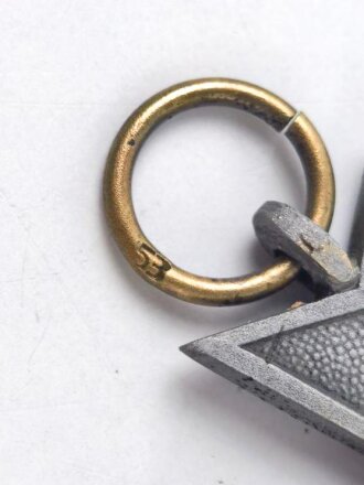 Kriegsverdienstkreuz 2. Klasse mit Schwertern , Hersteller "53" im Bandring für Glaser & Sohn Dresden. Ungetragenes Stück, in der originalen Verpackung und zugehörigen Tüte