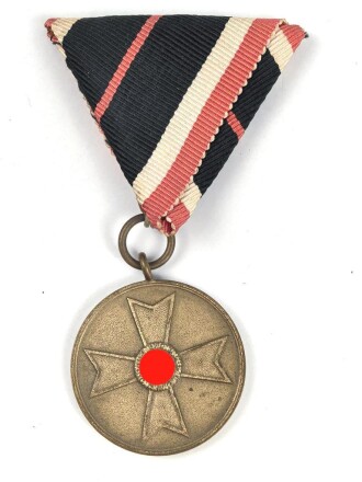 Kriegsverdienstmedaille 1939 an Einzelspange, österreichische Trageweise am Dreiecksband