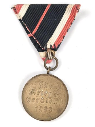 Kriegsverdienstmedaille 1939 an Einzelspange, österreichische Trageweise am Dreiecksband