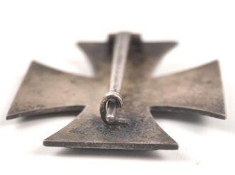 Eisernes Kreuz 1. Klasse 1939, leicht gewölbtes Stück, auf der Innenseite der Nadel markiert " 20" für Zimmermann Pforzheim.  Der Eisenkern zu 100% geschwärzt