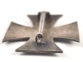Eisernes Kreuz 1. Klasse 1939, leicht gewölbtes Stück, auf der Innenseite der Nadel markiert " 20" für Zimmermann Pforzheim.  Der Eisenkern zu 100% geschwärzt