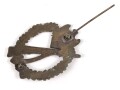 Infanteriesturmabzeichen in bronze, Zink bronziert, Hersteller MK im Dreieck