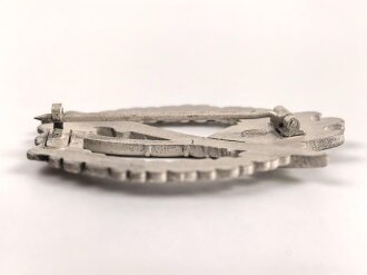 Infanteriesturmabzeichen in silber, Hersteller Fritz Zimmermann Stuttgart. Ungetragenes Stück, mit Wickelpapier in der zugehörigen Tüte.