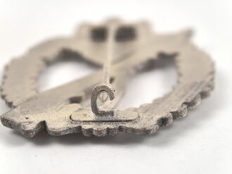 Infanteriesturmabzeichen in silber, Hersteller Fritz Zimmermann Stuttgart. Ungetragenes Stück, mit Wickelpapier in der zugehörigen Tüte.