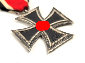 Eisernes Kreuz 2 Klasse 1939 am Band. Bandring markiert  "16" für  Alois Rettenmeyer, Schwäbisch-Gmünd. Das Hakenkreuz vollständig geschwärzt