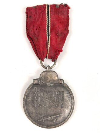 Medaille Winterschlacht im Osten, im Bandring markiert "108" für Arno Wallpach, Salzburg