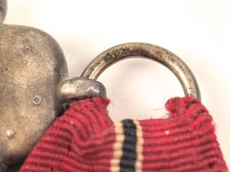 Medaille Winterschlacht im Osten, im Bandring markiert "108" für Arno Wallpach, Salzburg