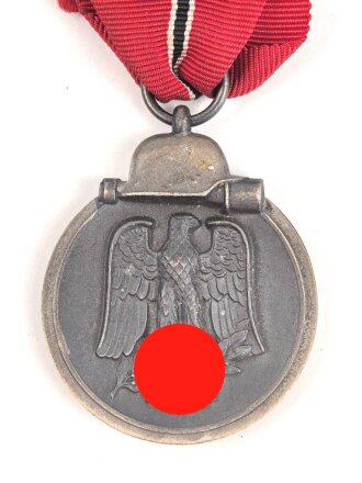 Medaille Winterschlacht im Osten, im Bandring markiert "108" für Arno Wallpach, Salzburg