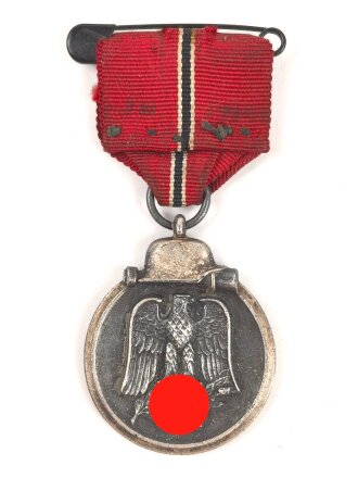 Medaille Winterschlacht im Osten, im Bandring markiert "18" für Karl Wurster  Markneukirchen