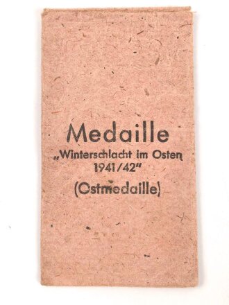 Medaille Winterschlacht im Osten, Hersteller 11 im Bandring  für Grossmann & Co. Wien. In der zugehörigen verleihungstüte