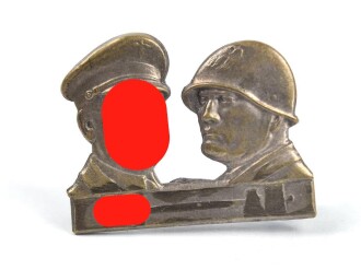 Mussolini / Hitler, Ansteckabzeichen Buntmetall versilbert, Breite 24mm