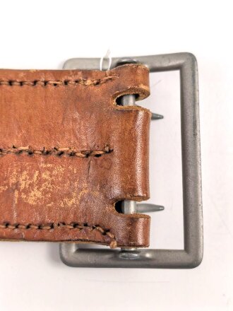 Zweidornkoppel für Offiziere , ungeschwärztes Leder , Höhe 54mm, Gesamtlänge 115cm