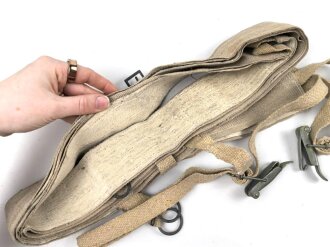 Paar Steigfelle für Ski der Wehrmacht. So bei der Gebirgstruppe geführt. Sehr guter Zustand