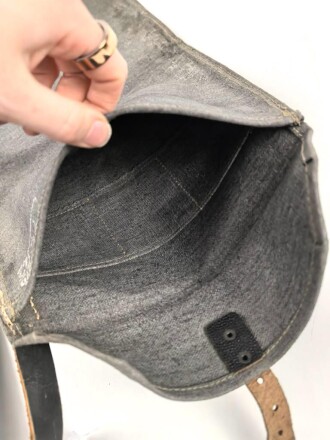 Wehrmacht, Beutel für Gewehrgranaten . Graue Ausführung datiert 1942, ungebrauchtes Stück mit leichten Lagerspuren