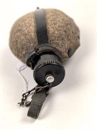 Feldflasche für eine Helferin der Wehrmacht. Sehr guter Zustand , am Hals ESB 43 gestempelt.