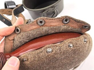 Feldflasche Wehrmacht , Hersteller EEF43, der untere Riemenbeschlag fehlt
