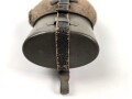 Feldflasche Wehrmacht , Hersteller EEF43, der untere Riemenbeschlag fehlt