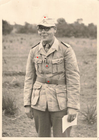 Besitzzeugnis eines Obergefreiten der 7./Pz. A. R. 33 über ein Kriegsverdienstkreuz 2. Klasse mit Schwertern, ausgestellt in Afrika 14. Januar 1943, dazu ein Trägerfoto