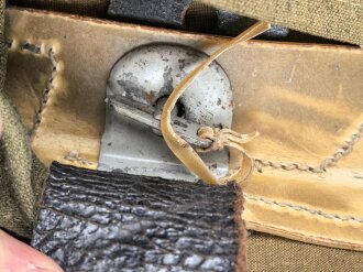 Tornister Wehrmacht, getragenes Stück in gutem Gesamtzustand, datiert 1941
