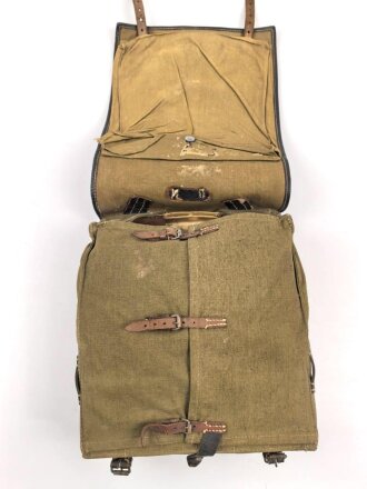 Tornister Wehrmacht, getragenes Stück in gutem Gesamtzustand, datiert 1941