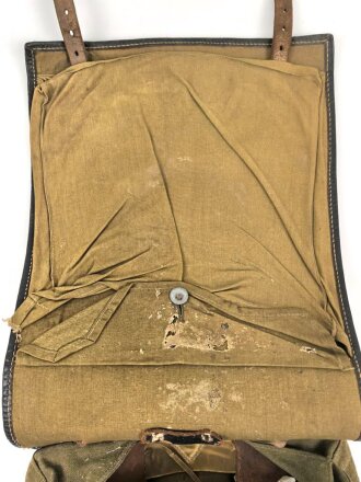 Tornister Wehrmacht, getragenes Stück in gutem Gesamtzustand, datiert 1941