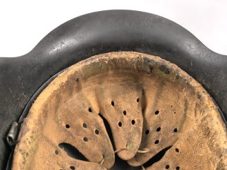 Heer , Stahlhelm Modell 1942 , Originallack, 66er Glockengrösse. Das Innenfutter wurde mal gewechselt und erscheint für den Helm ein wenig zu klein