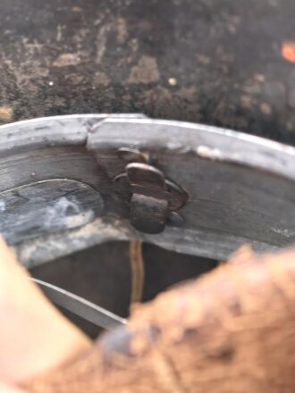 Heer , Stahlhelm Modell 1942 , Originallack, 66er Glockengrösse. Das Innenfutter wurde mal gewechselt und erscheint für den Helm ein wenig zu klein