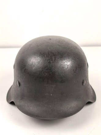 Heer , Stahlhelm Modell 1942 , Originallack, 66er Glockengrösse. Das Innenfutter wurde mal gewechselt und erscheint für den Helm ein wenig zu klein